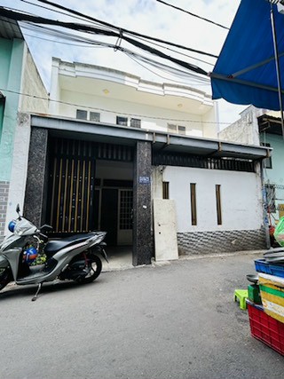 Nhà 1 lầu, cứng cáp, đường ô tô thông, ngay tân chánh hiệp 18 gần tô ký