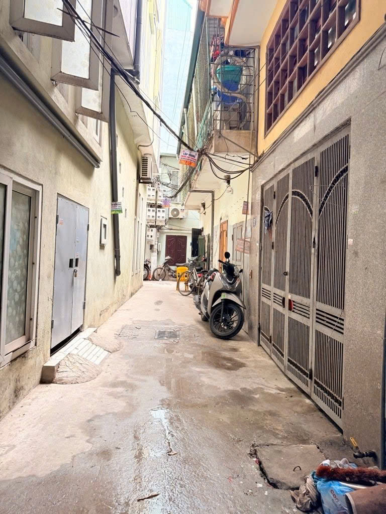 Bán nhà giáp nhị 4 tầng dân xây 3 gác tránh gần ô tô hoàng mai