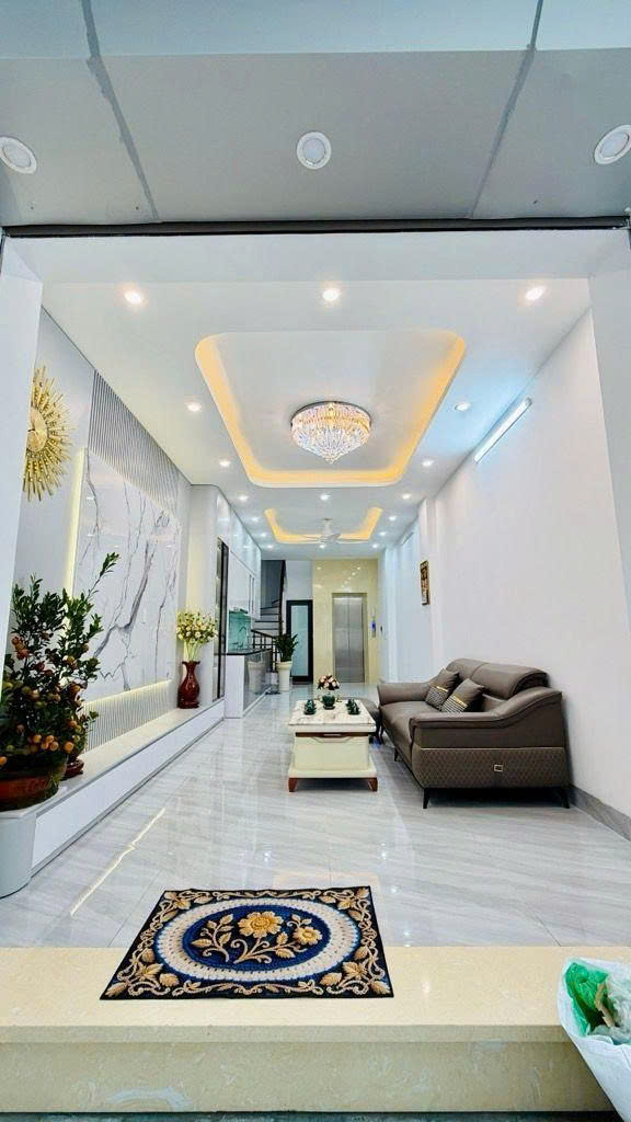 Giảm chào nửa tỷ bán nhà giáp nhị 6 tầng thang máy long lanh lô góc hoàng mai