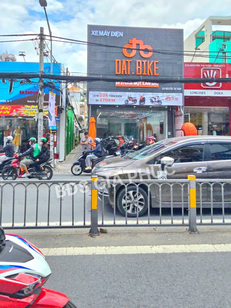 Bán căn góc 3 mặt tiền Nguyễn Thị Thập Q7 DT 5.5x40m