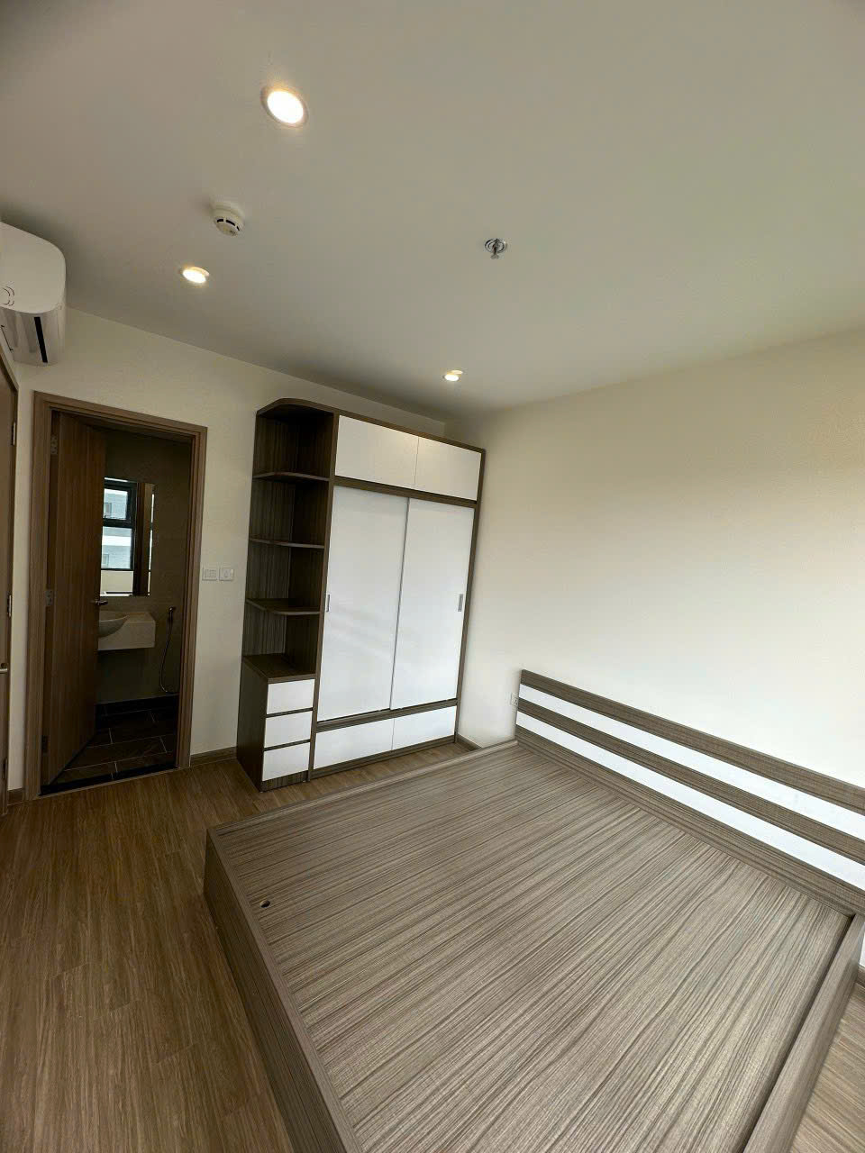Cần bán căn hộ SA3.05 – Vinhomes Smart City, 2PN, nội thất đầy đủ, có sổ