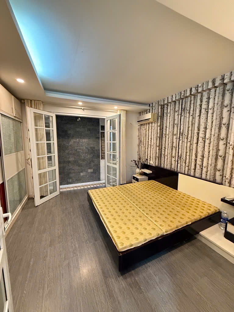 Ba Đình – 5 tầng ô chờ thang máy – full gỗ tự nhiên – 10m ra phố, giá hiếm!