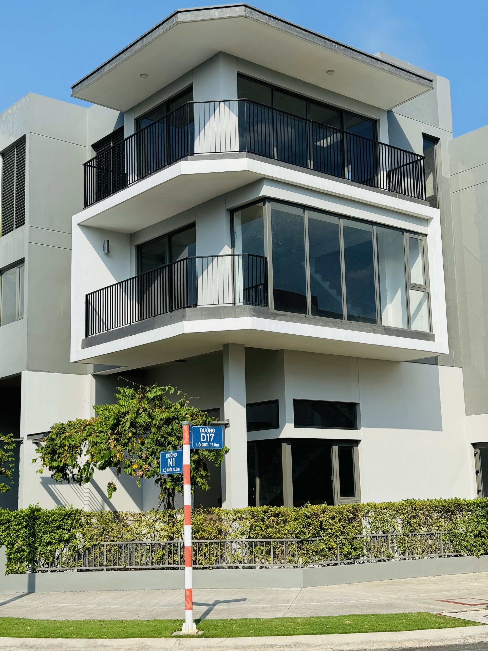 XẢ LỖ NHÀ SÂN VƯỜN 172M2 12X15 1 TRỆT 2 LẦU SẲN SỔ