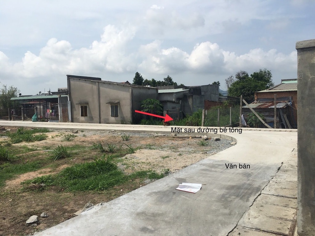 Đất hai mặt tiền đường nhựa,có 150 m thổ cư