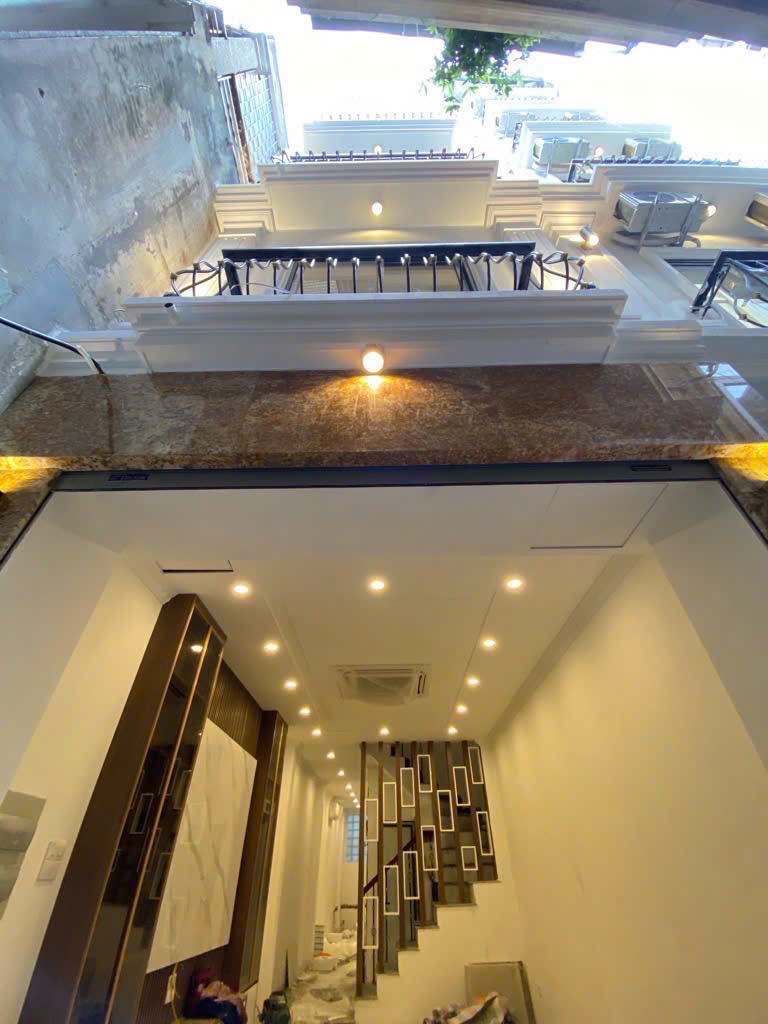 Bán gấp nhà phố Hoàng Hoa Thám – Giá giảm sâu – Sổ đỏ trao tay – Không mua tiếc