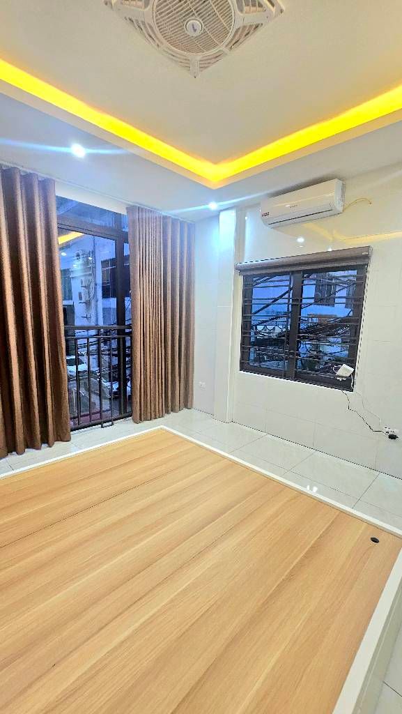 Bán nhà lạc trung 5 tầng thang máy long lanh ô tô tránh kinh doanh hai bà trưng