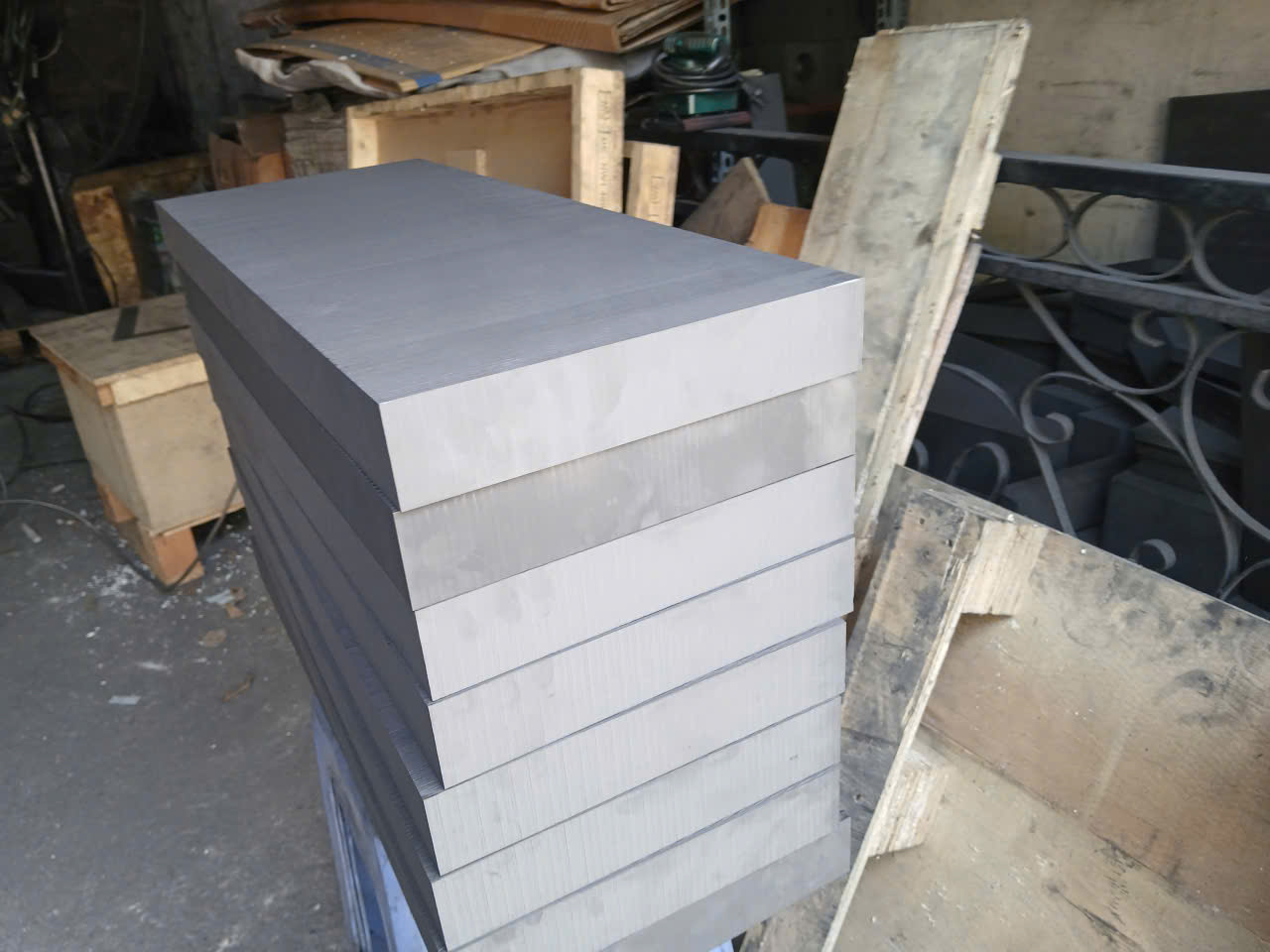 Điện cực Graphite, bột Graphite bôi trơn,  vảy Graphite, điện cực xung EDM