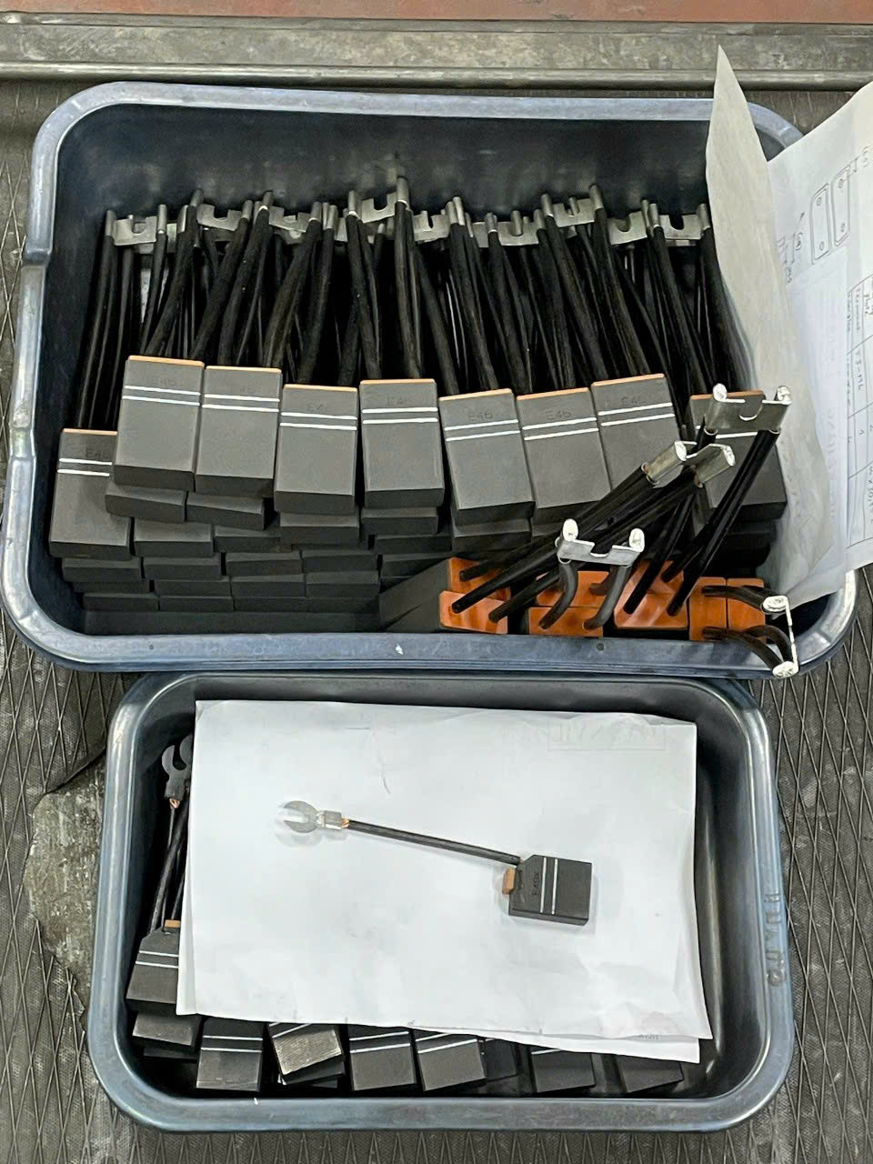 CHỔI THAN CÔNG NGHIỆP CHO CÁC NHÀ MÁY THÉP