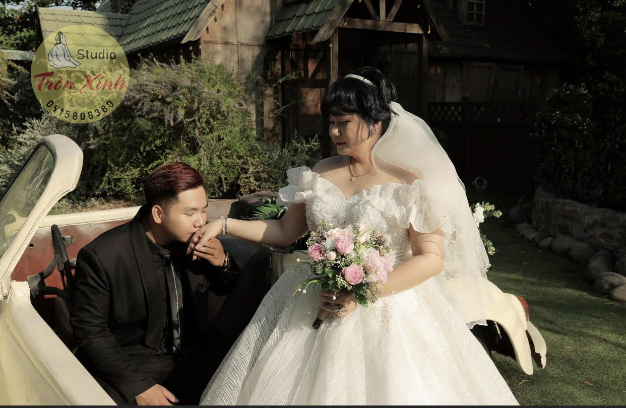 Chụp ảnh studio cho dâu rể ngoại cỡ tại tròn xinh