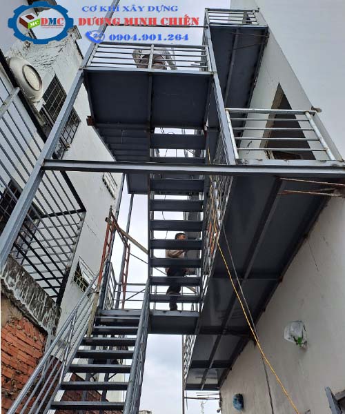 Thi Công Cầu Thang Thoát Hiểm Cao ốc
