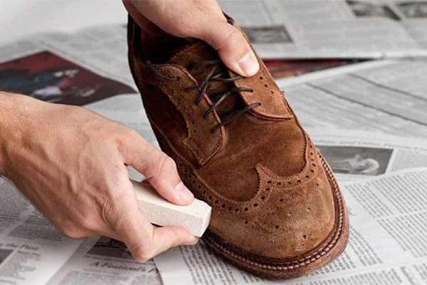 Cách vệ sinh và bảo quản giày bảo hộ lao động