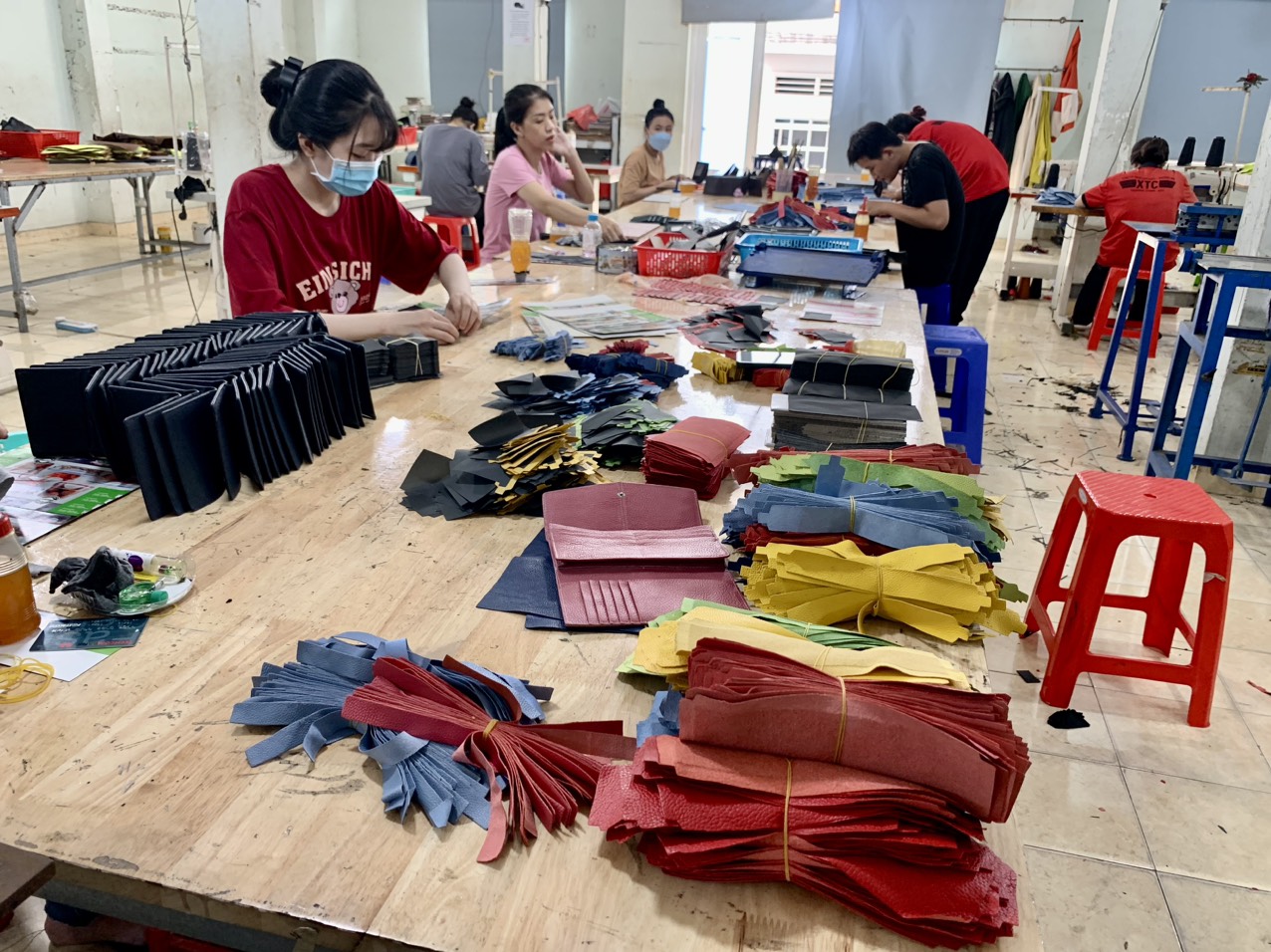 NGUỒN HÀNG VÍ DA B.Ò GIÁ 35K TẬN XƯỞNG