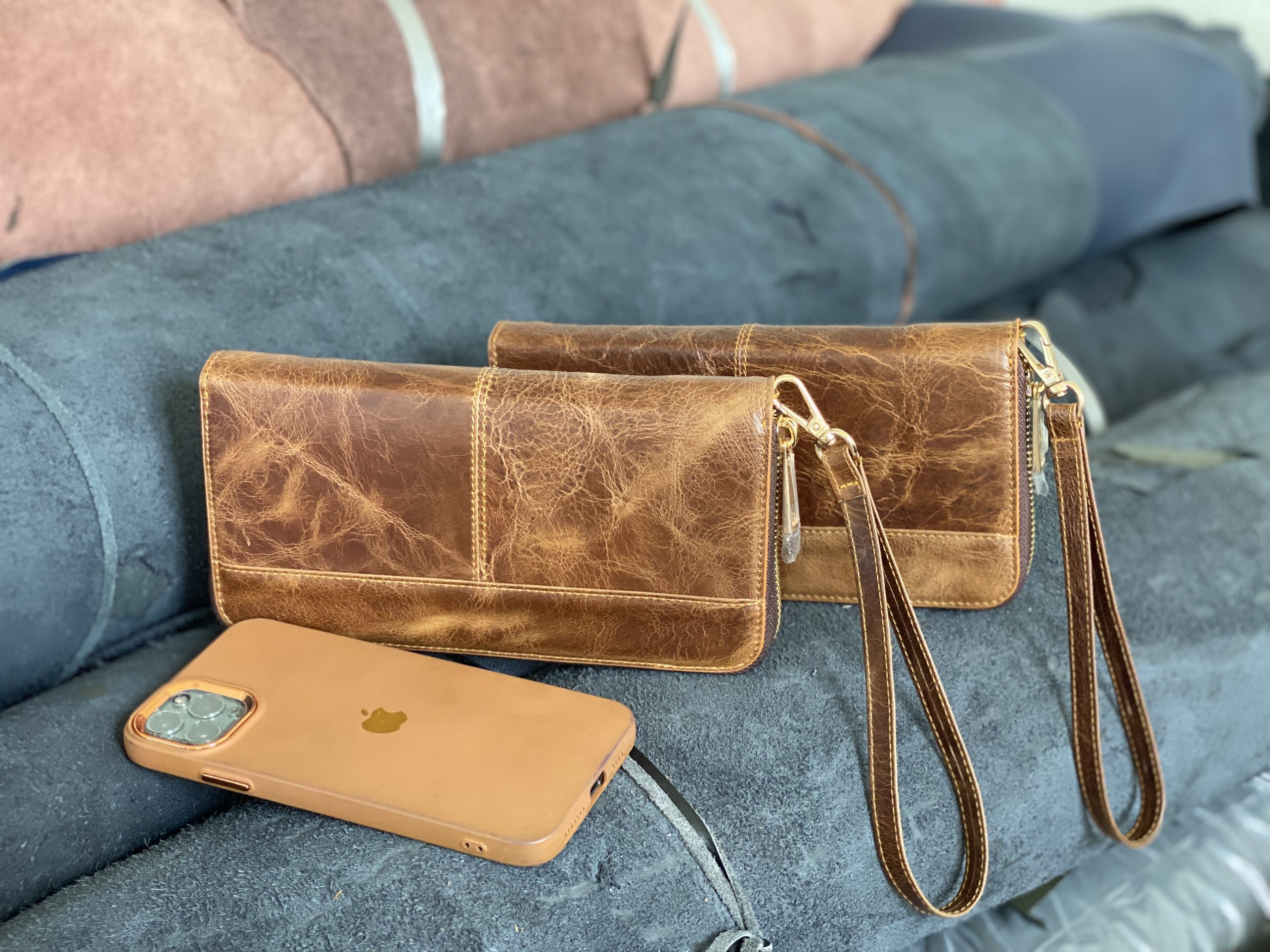 Xưởng sản xuất túi ví da TPHCM - Ví cầm tay 1 khóa Da Sáp