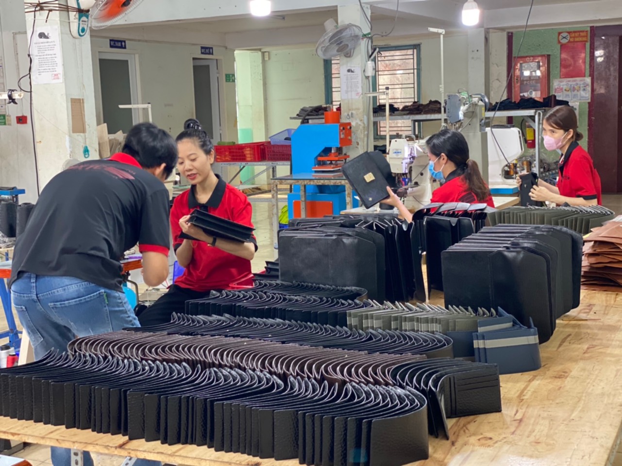 Nguồn hàng đồ da thật giá tận xưởng,không qua trung gian