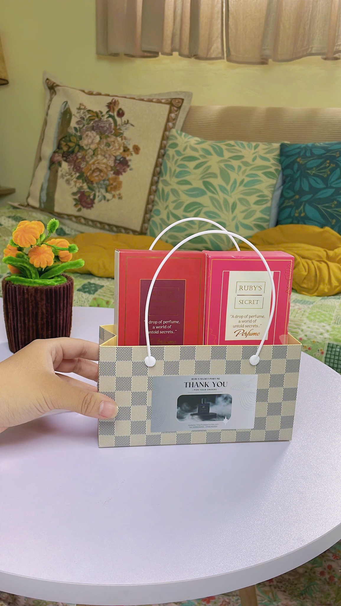 Chạm vào đẳng cấp với Ruby's Secret – Hương thơm chuẩn quốc tế!