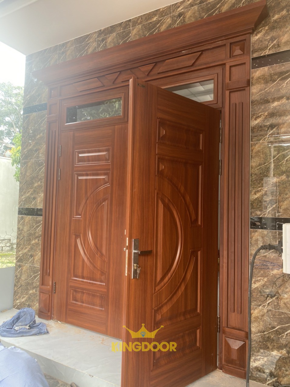 Cửa Thép Vân Gỗ Làm Cửa Chính