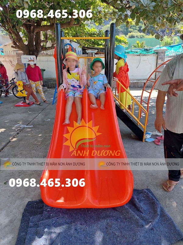 Cầu trượt trẻ em máng nhựa cho trường mầm non, khu vui chơi