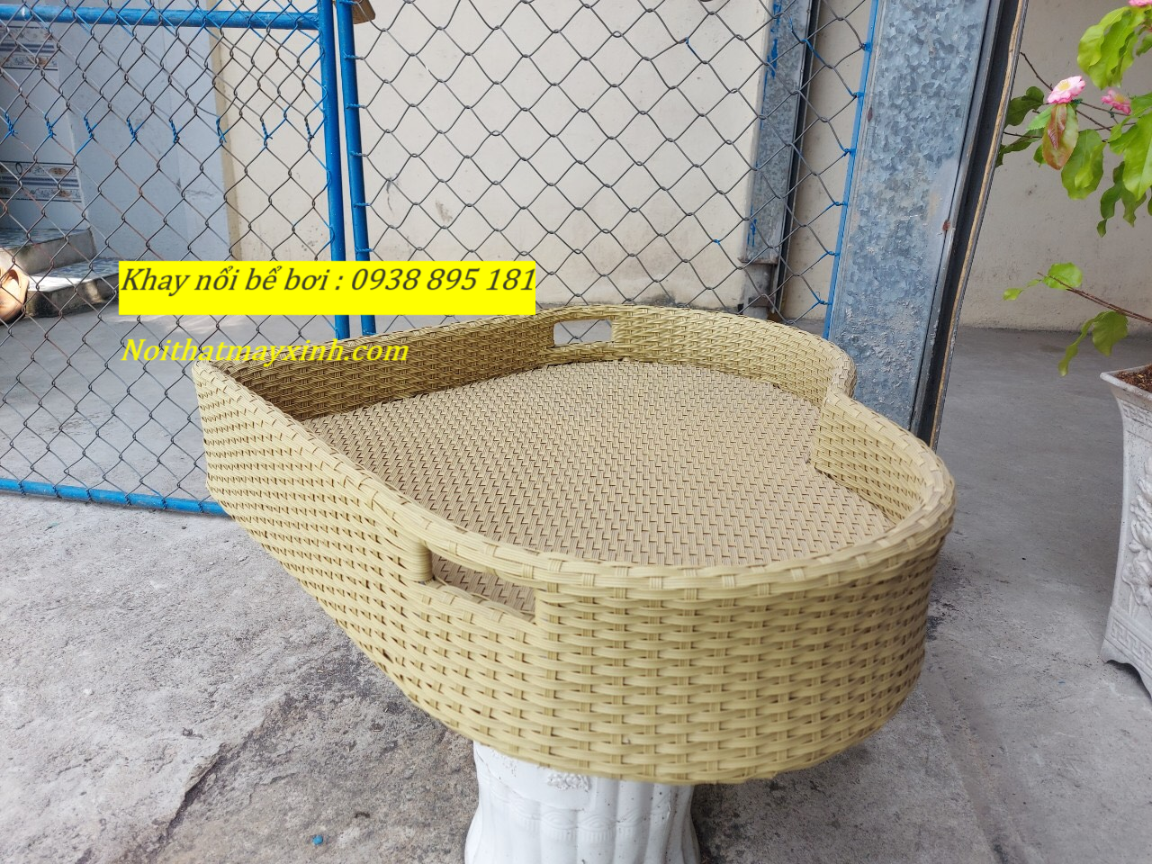 Khay đựng đồ ăn nổi cho hồ bơi hình trái tim bằng mây