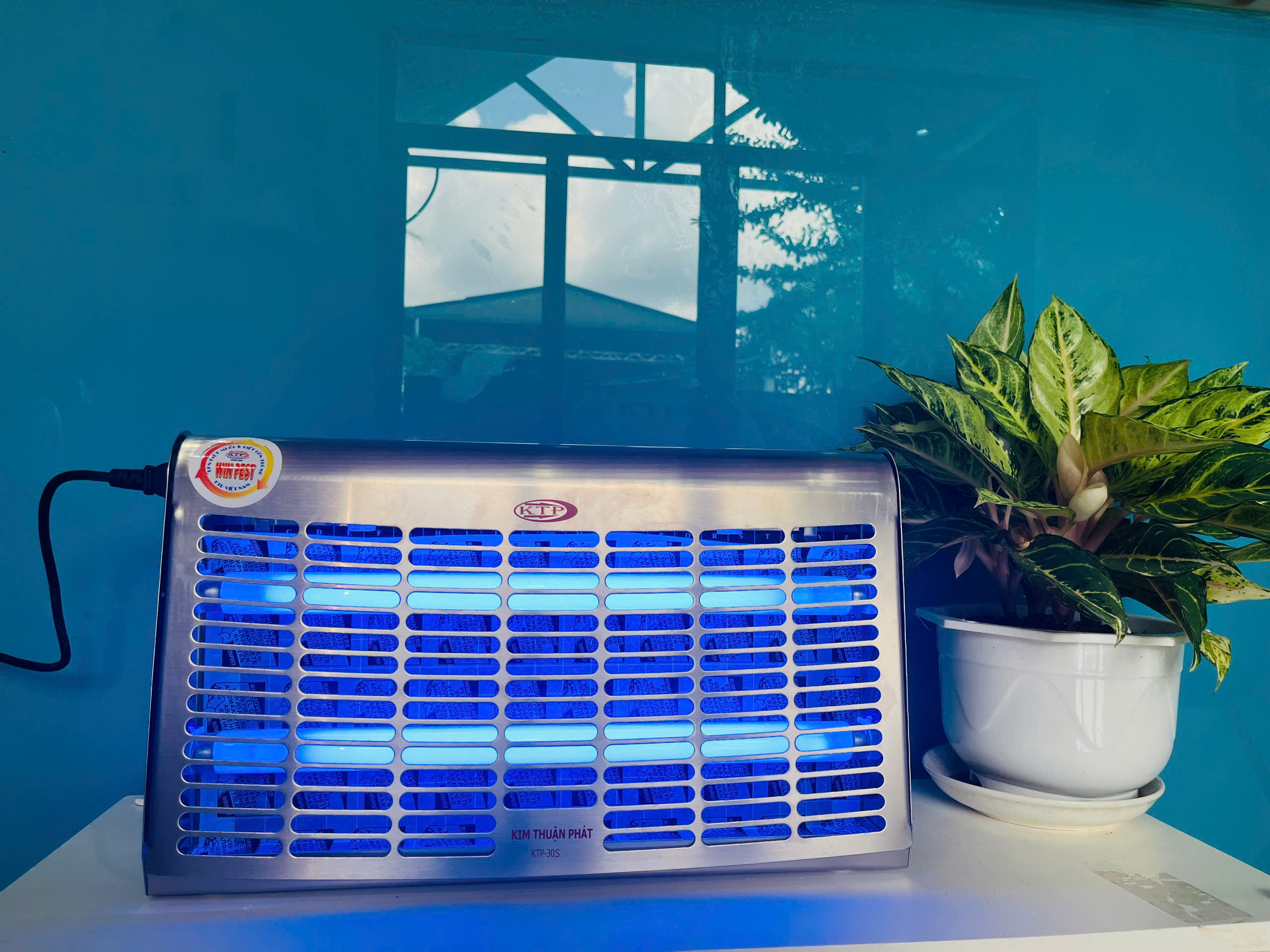 Đèn diệt côn trùng keo dính KTP-30S
