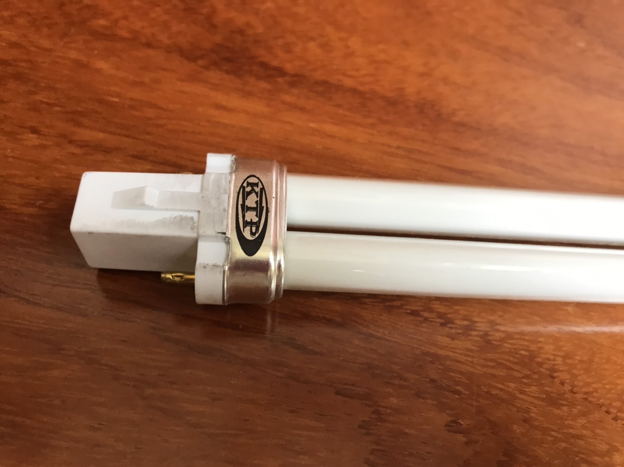 Bóng đèn thu hút côn trùng 11W chỉ dùng cho đèn KTP-22W, không cho đèn DAEWOO