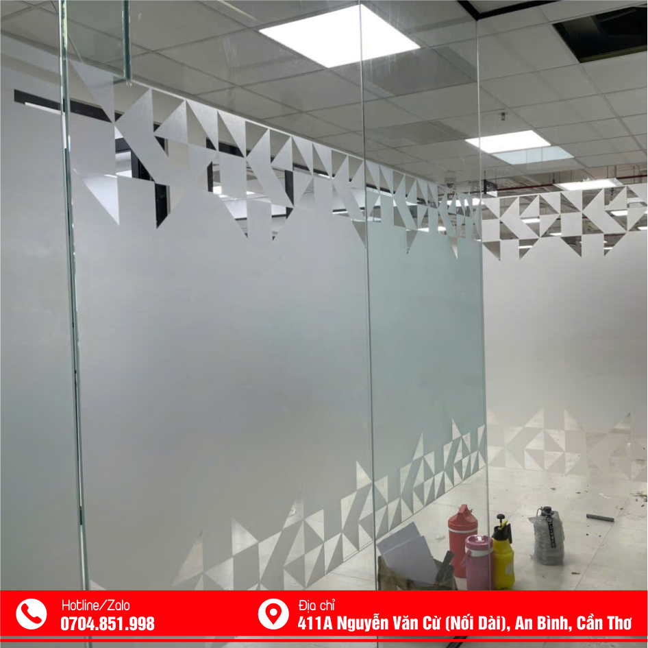THI CÔNG DÁN DECAL KÍNH MỜ TẠI CẦN THƠ