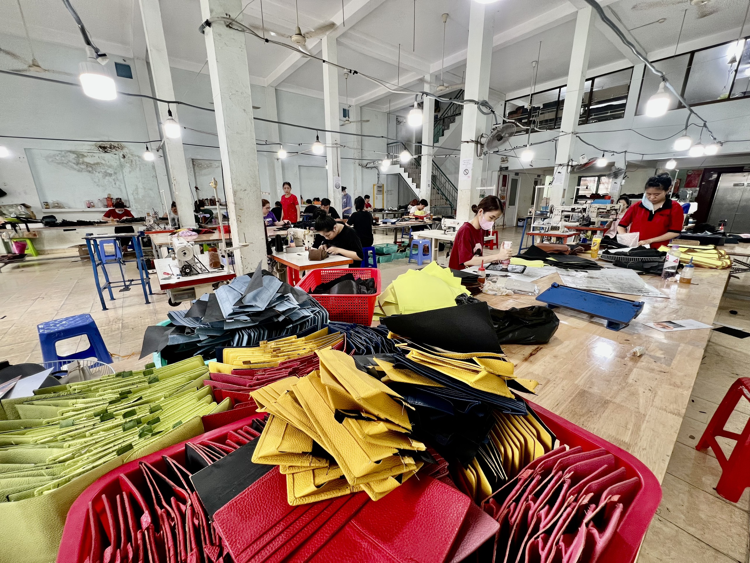 BẠN ĐANG TÌM XƯỞNG SẢN XUẤT ĐỒ DA THẬT TẠI HCM ?