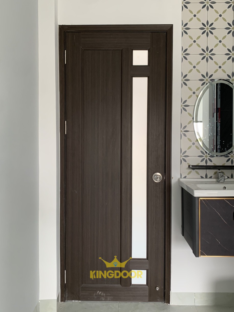 Cửa Gỗ Carbon Mẫu Mới Hot Nhất Năm