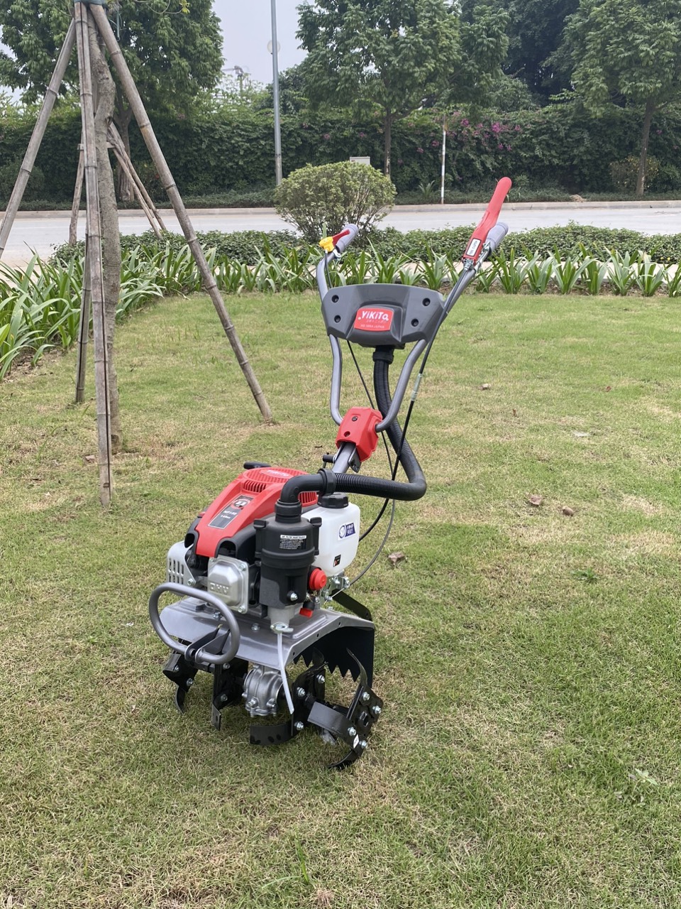 MÁY XỚI ĐẤT ĐA NĂNG YIKITO JAPAN HD300A- 5HP-25Kg