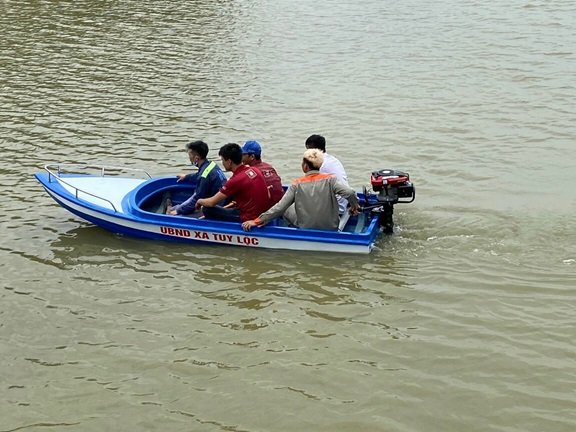 Thuyền composite To và Nhỏ Giá Bao Rẻ - Lh 0971.239.110