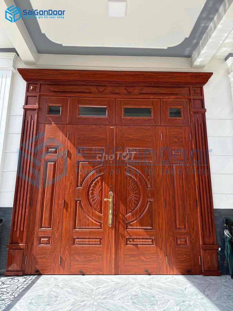 Cửa thép vân gỗ làm cửa chính an toàn