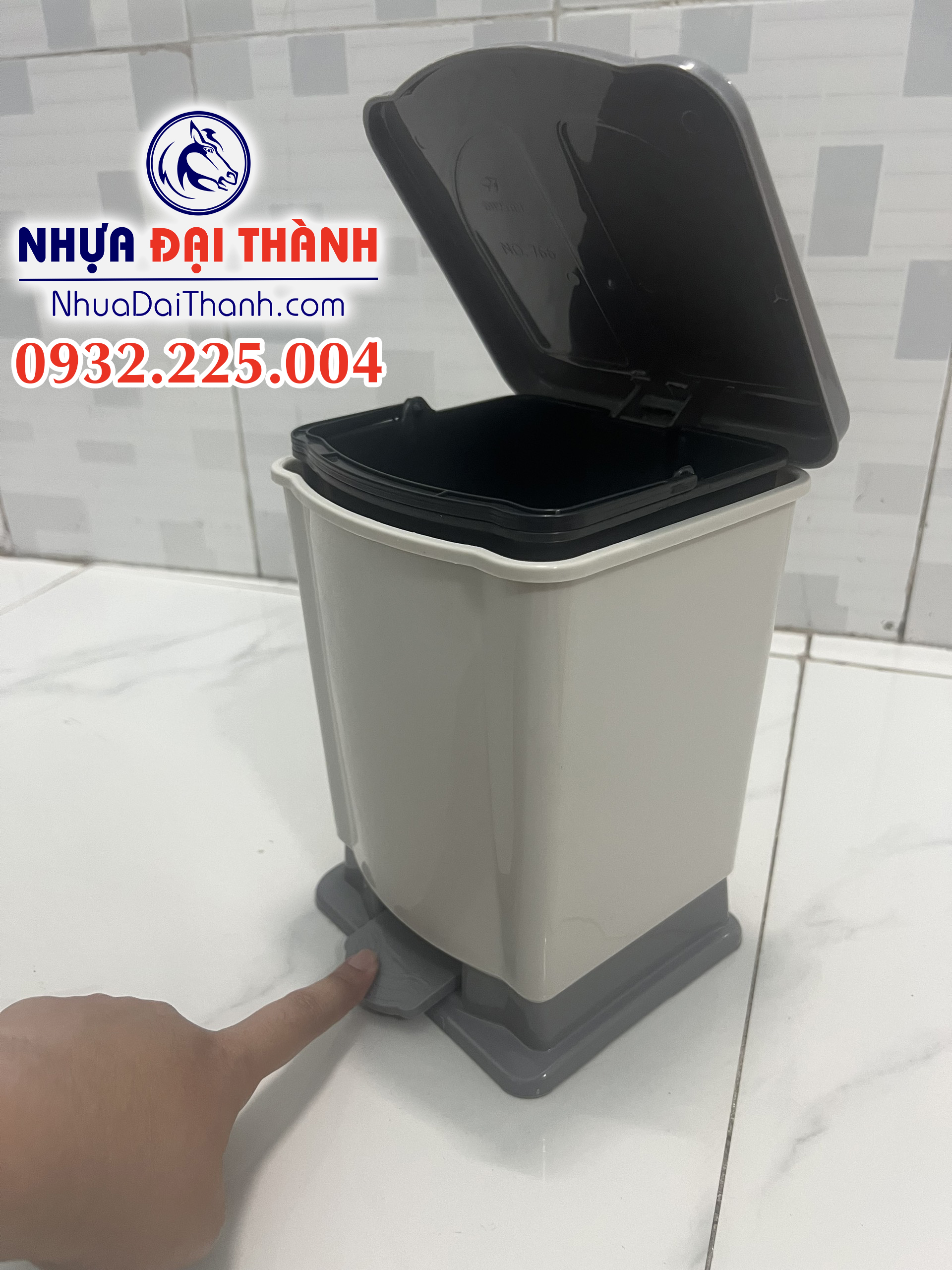 Thùng rác văn phòng, gia đình mẫu đạp chân tiện dụng