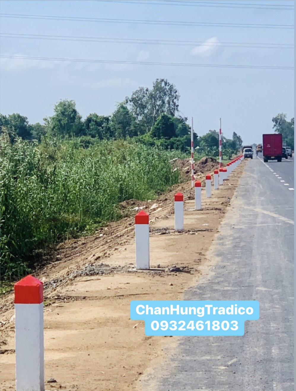 Cọc tiêu cảnh báo bê tông 15x15x110cm