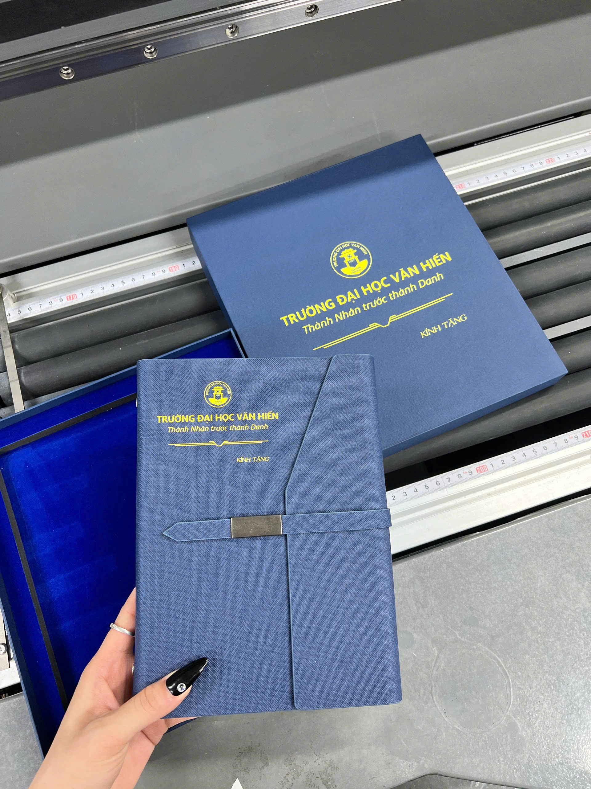 Công ty chuyên sản xuất quà tặng doanh nghiệp, giá tận xưởng