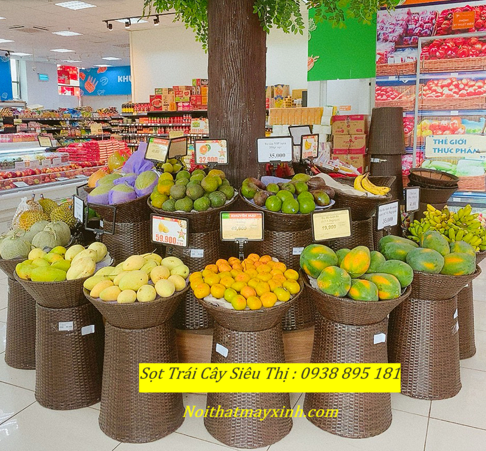 Sọt mây trưng bày trái cây trong siêu thị