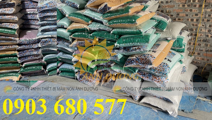 Hạt sứ để chơi xúc cát trong khu vui chơi trẻ em