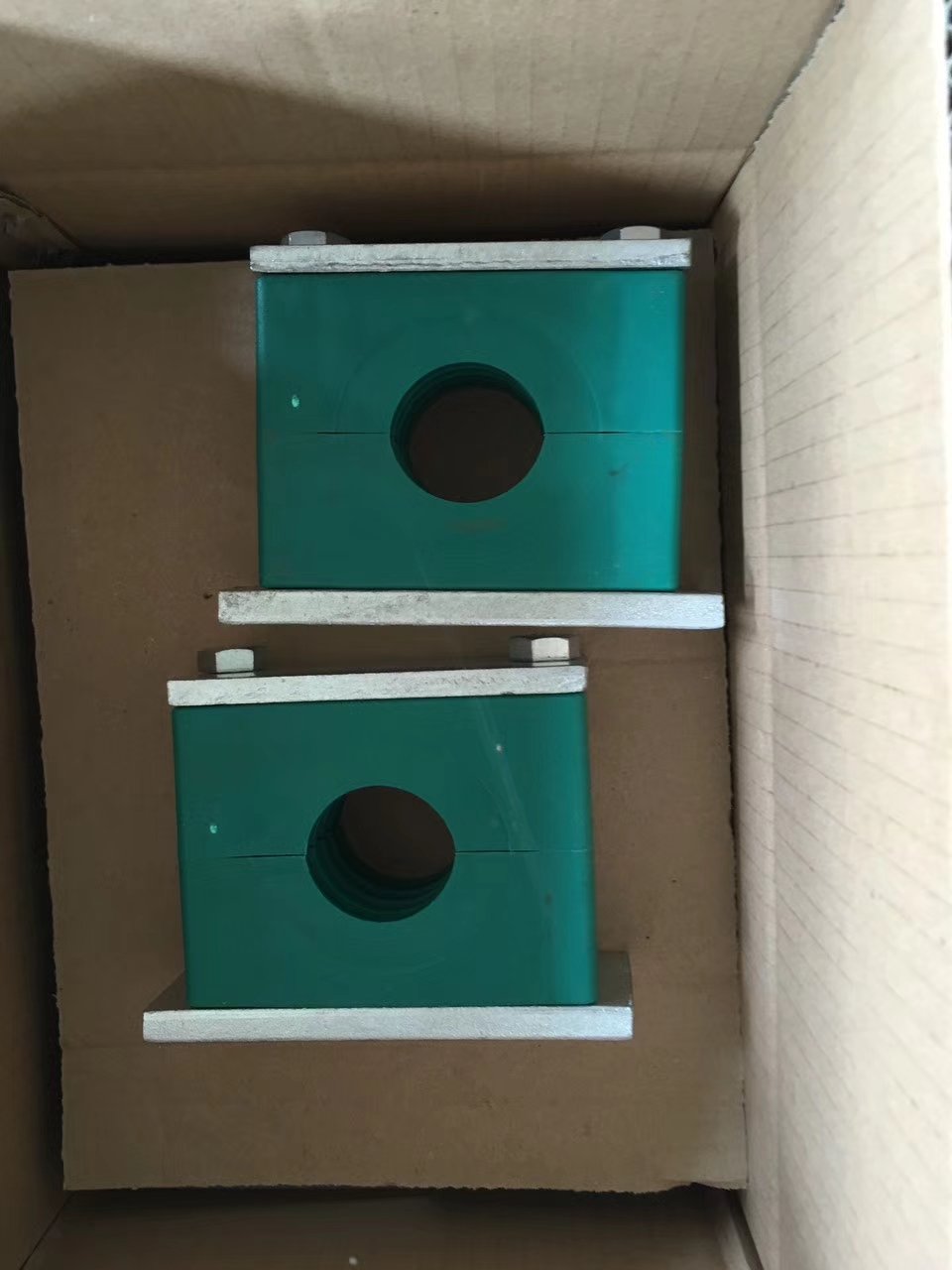 Kẹp ống chữ P, Kẹp ống lót cao su, Cùm treo ống inox,