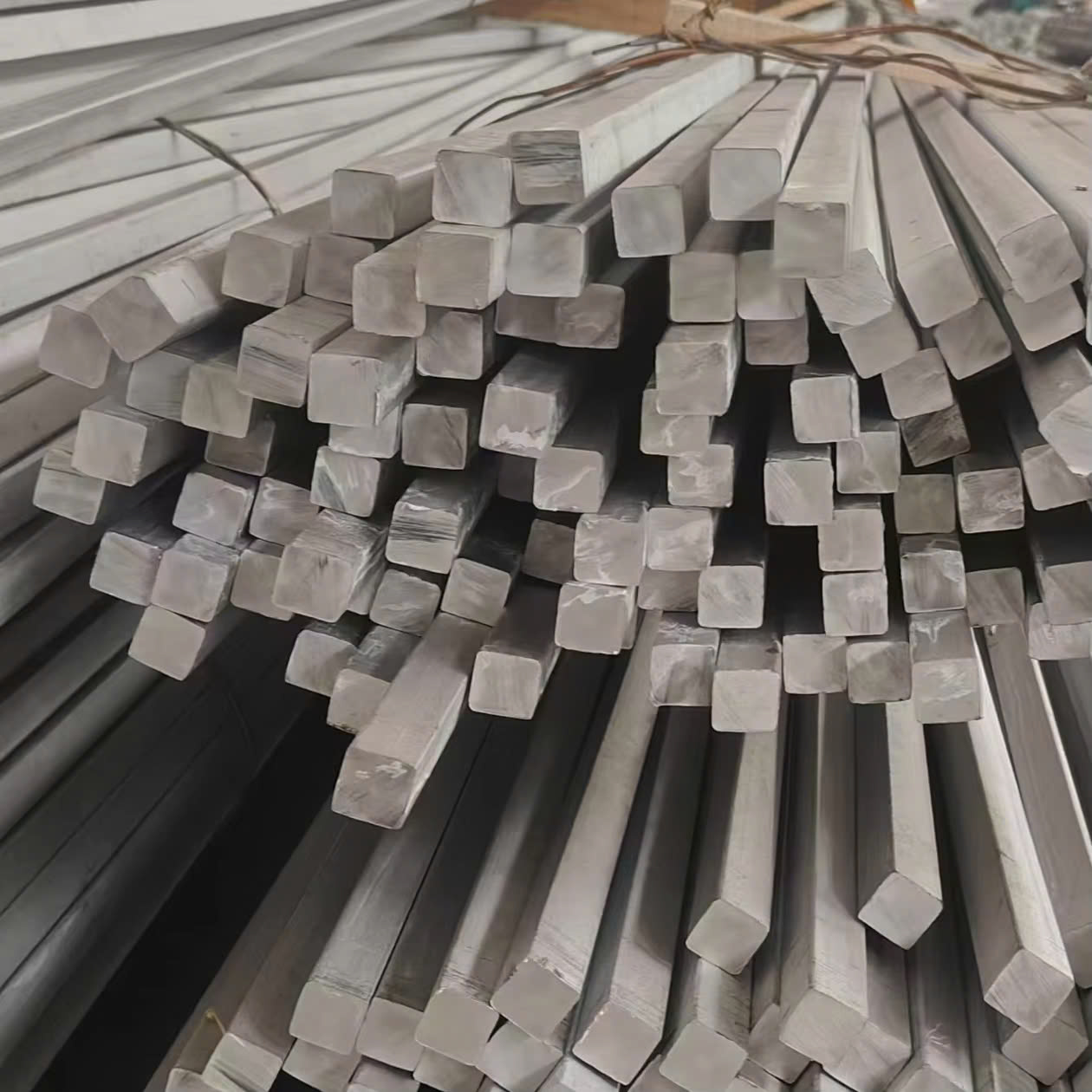 Thanh vuông đặc inox 430 - Unico Steel