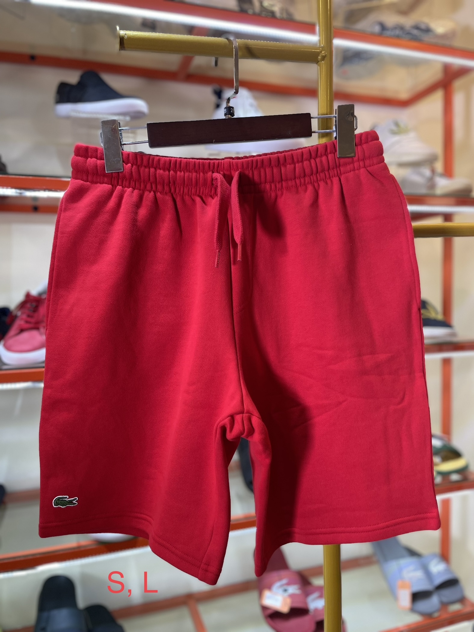 Quần short Lacoste cực kì là ưu đãi tại Thiên đường hàng hiệu