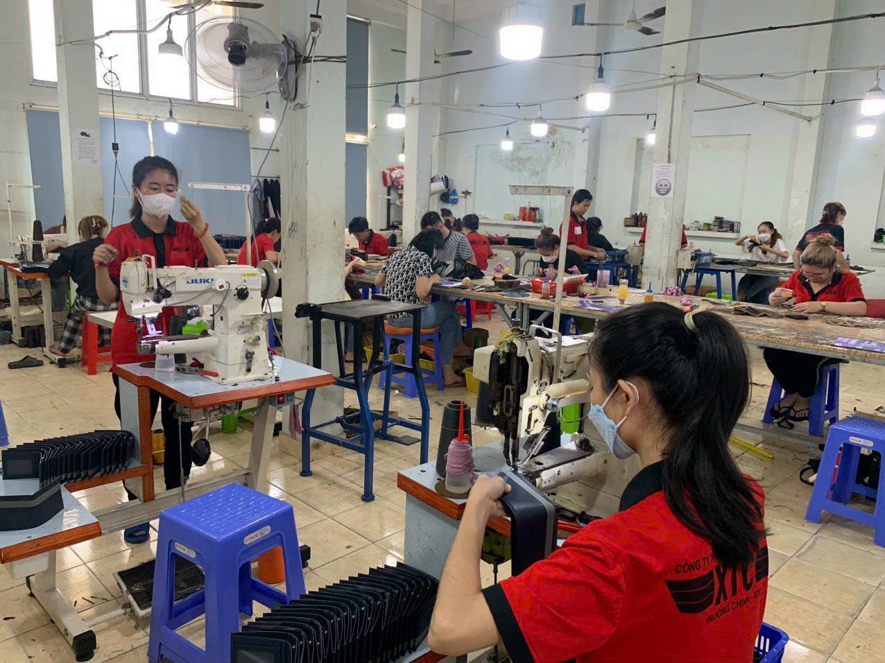 Xưởng sản xuất đồ da thật TPHCM chuyên sản xuất ví, thắt lưng, giày, dép,...