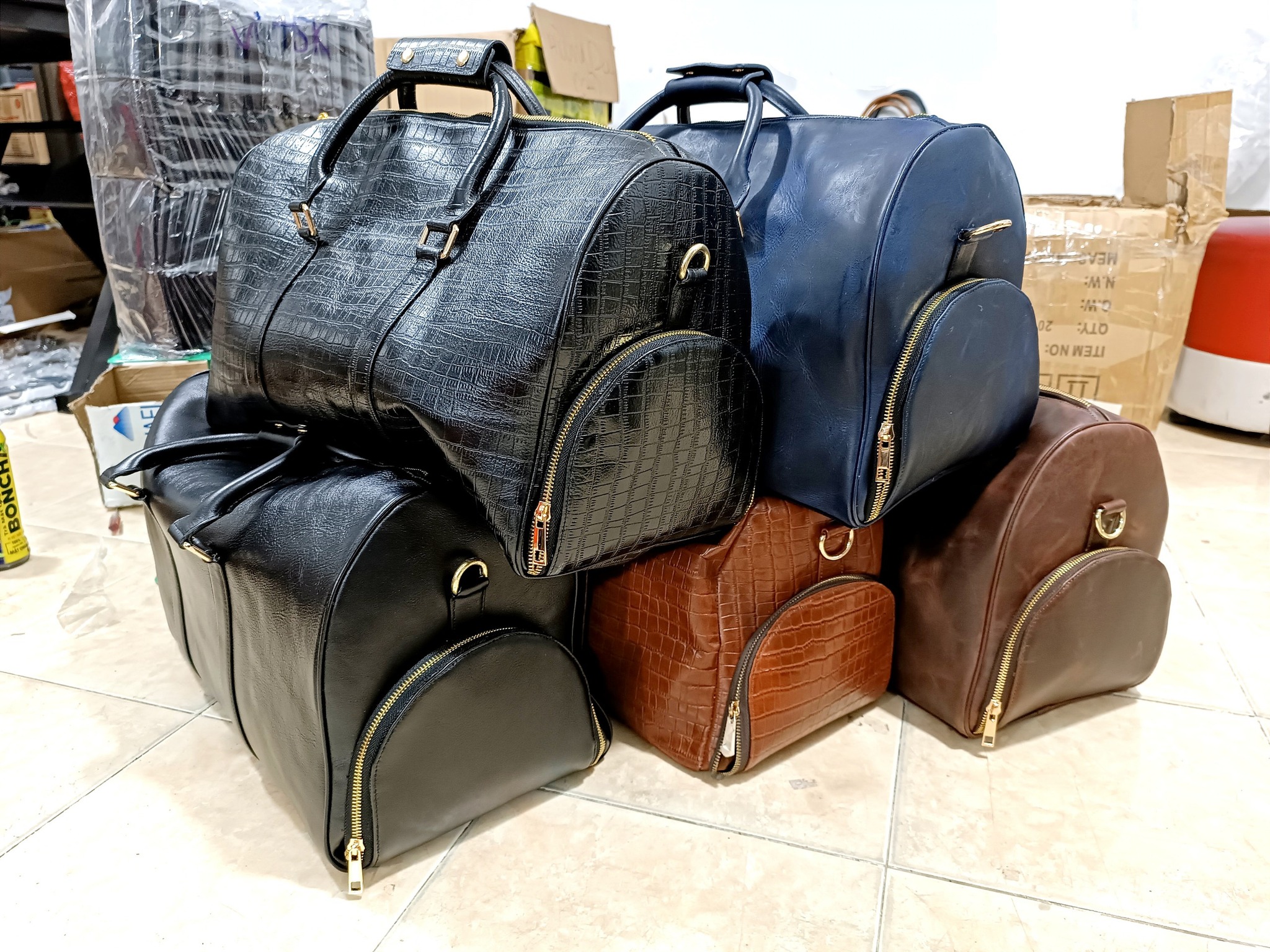 Tuyển sỉ và nhà phân phối mặt hàng đồ da vốn thấp-không qua trung gian