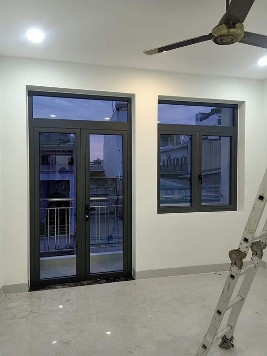 Sản xuất cửa nhôm kính, vách ngăn văn phòng theo yêu cầu giá hấp dẫn