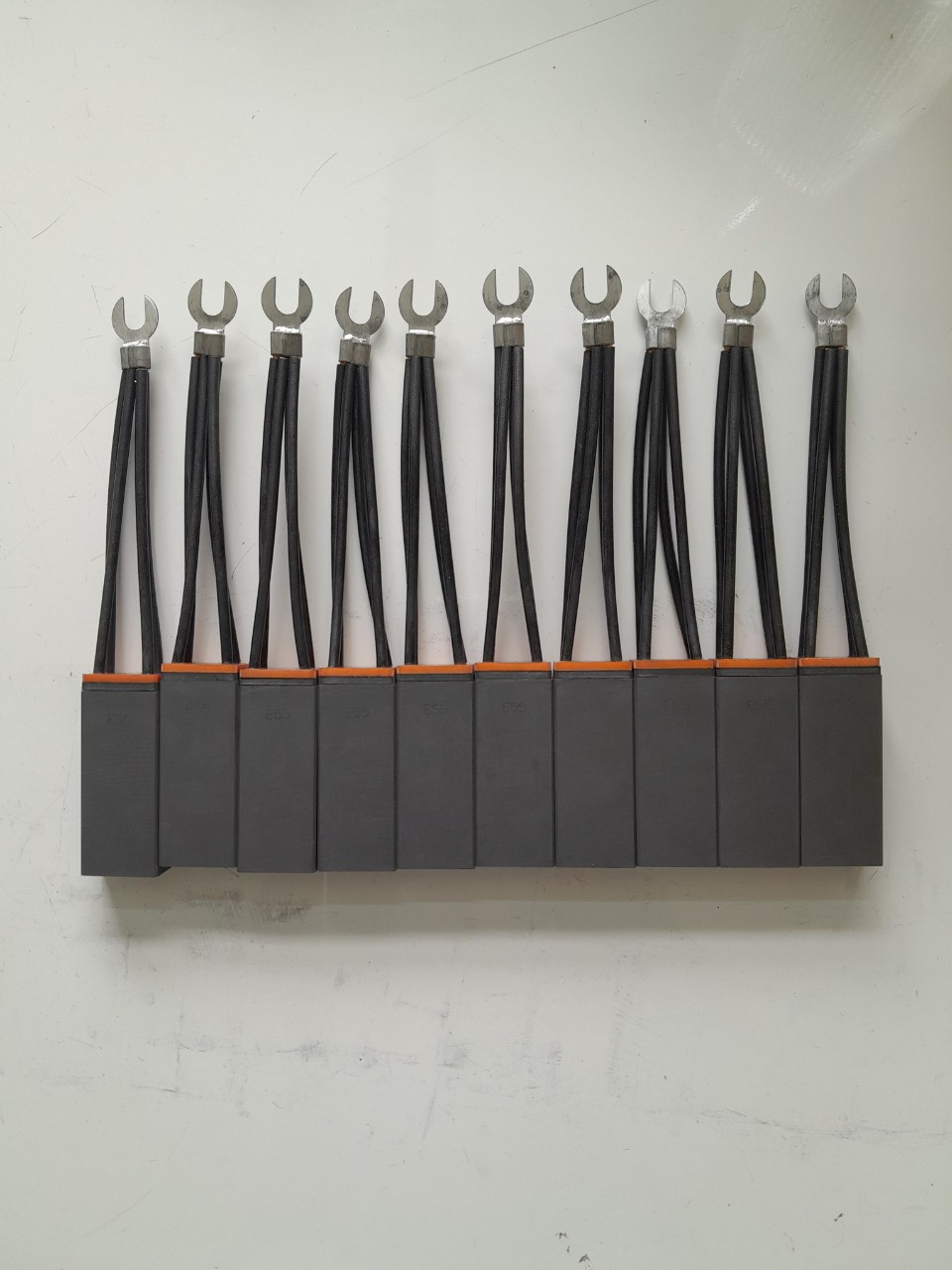 Chổi than công nghiệp ECARBON: RC53,RC73,RE12, RE28, RE60…