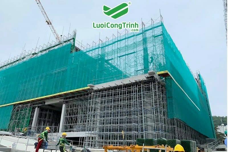 Lưới bao che công trình, bền hơn cả tiến độ thi công