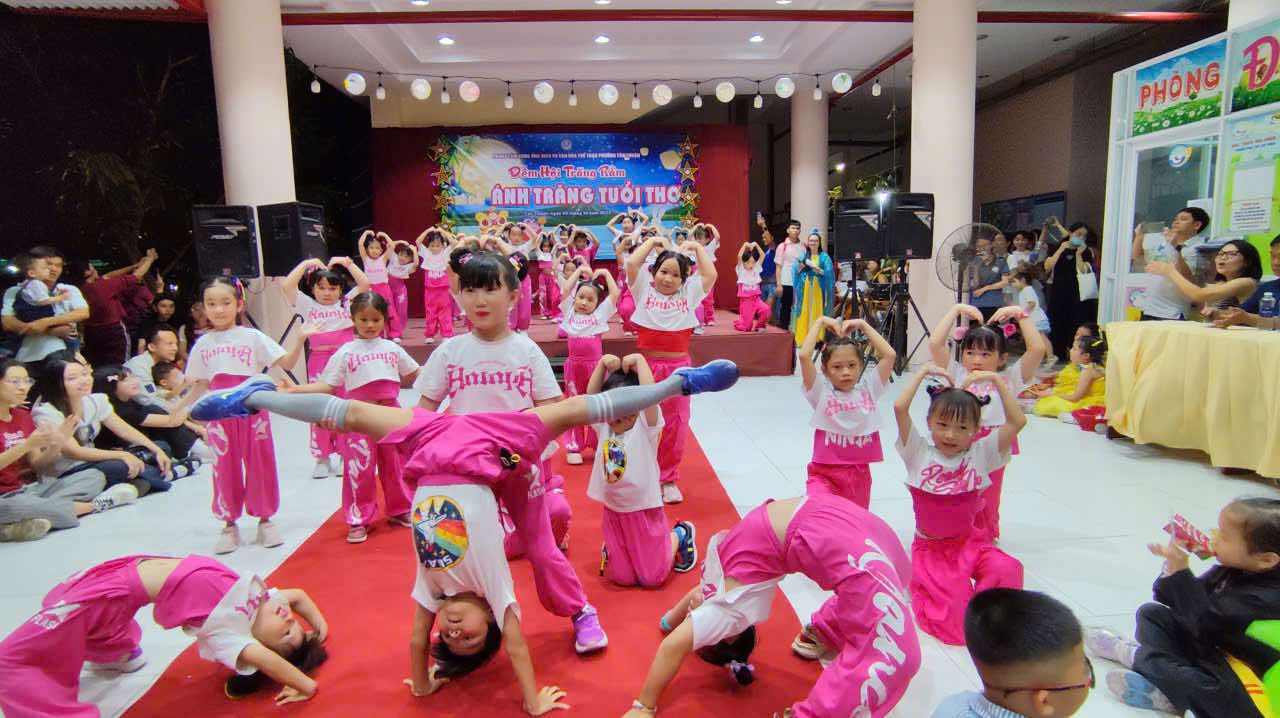 Chiêu sinh lớp nhảy tiktok  Tân Phú