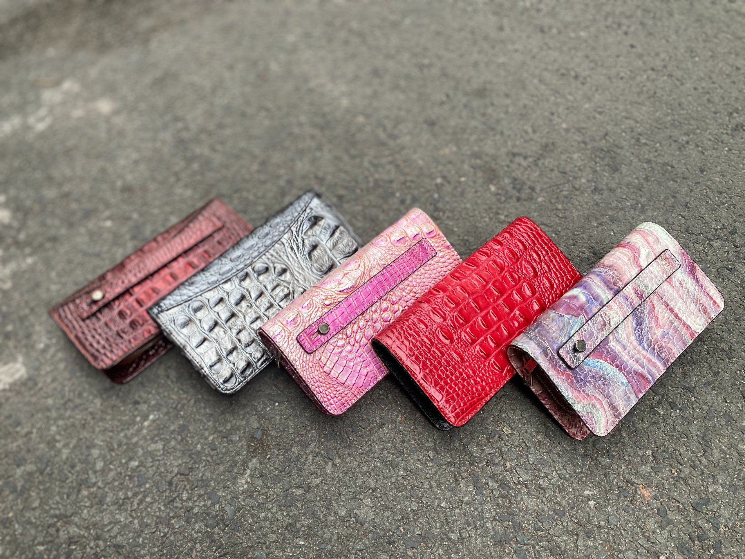 Xưởng sản xuất ví da TPHCM - Ví cầm tay vân cá