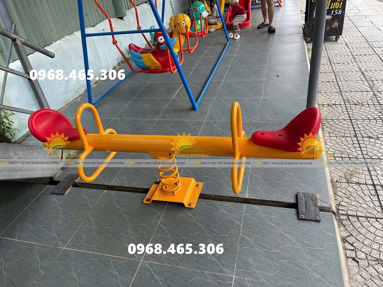 Bập bênh nhún lò xo trẻ em, bập bênh lò xo trẻ em 4 chỗ ngồi