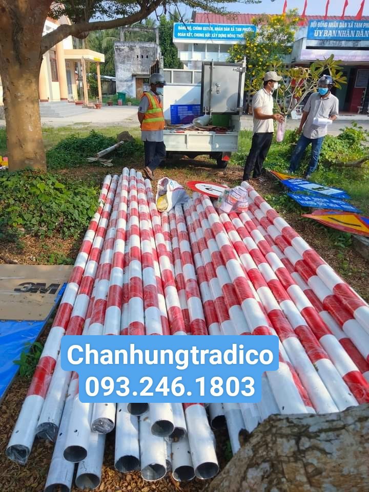 Cung cấp biển báo, cọc tiêu, cọc H , Tôn lan sóng,...