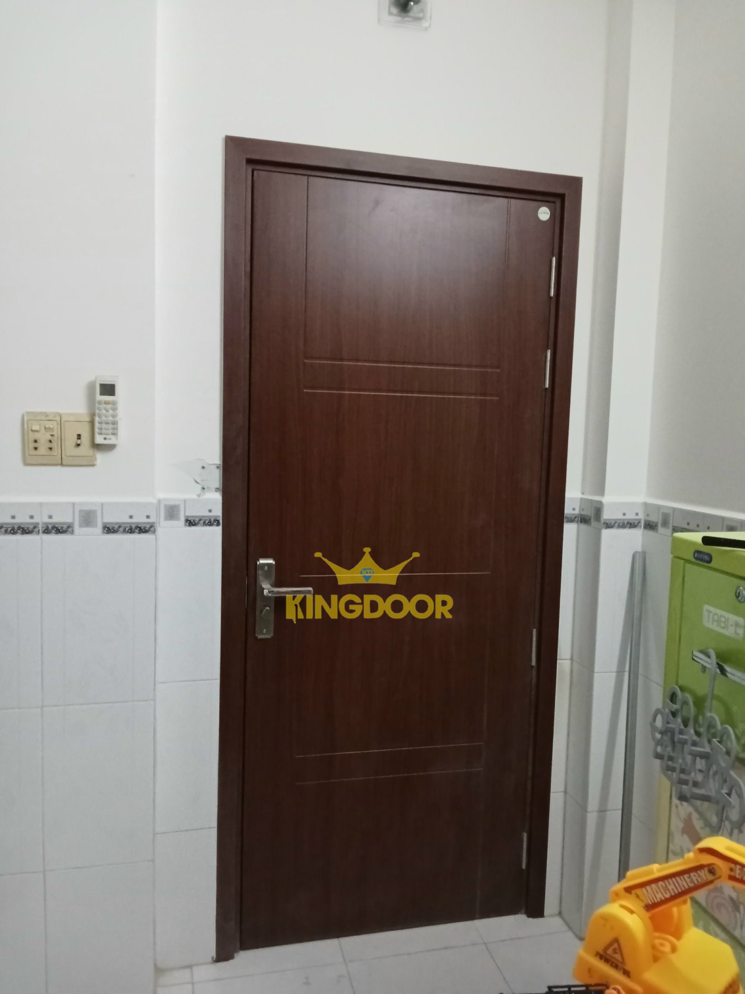 Cửa Nhựa Composite Cửa Bền Đẹp Giá Hời