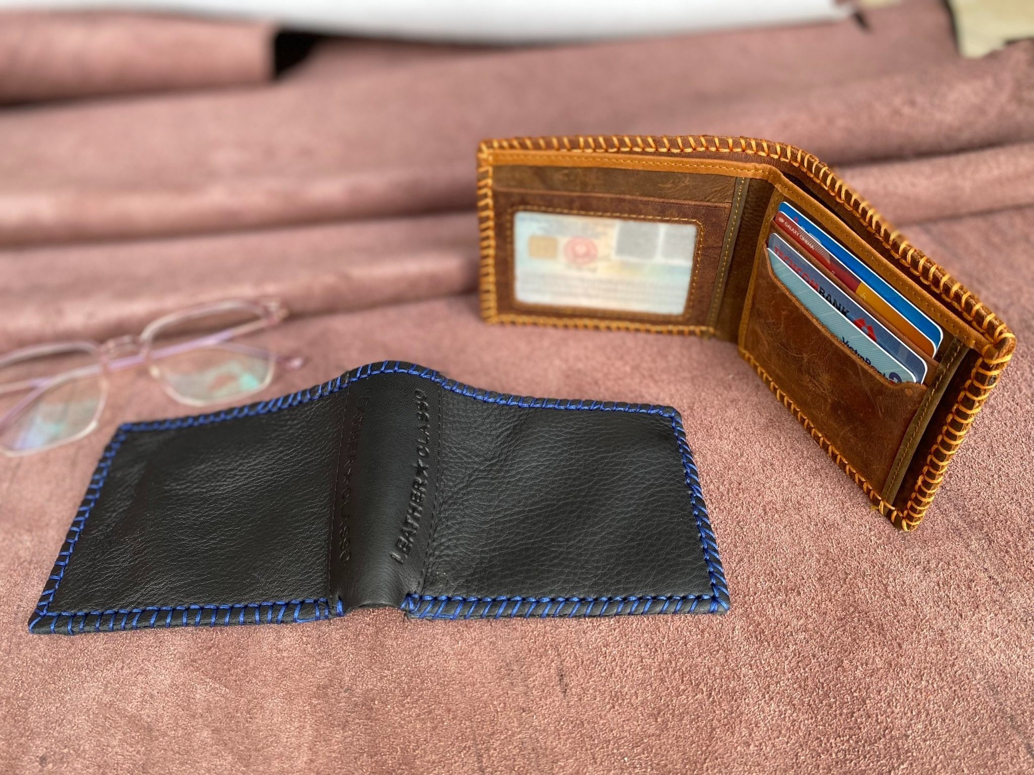 Xưởng sản xuất đồ da TPHCM - Ví sáp khâu viền