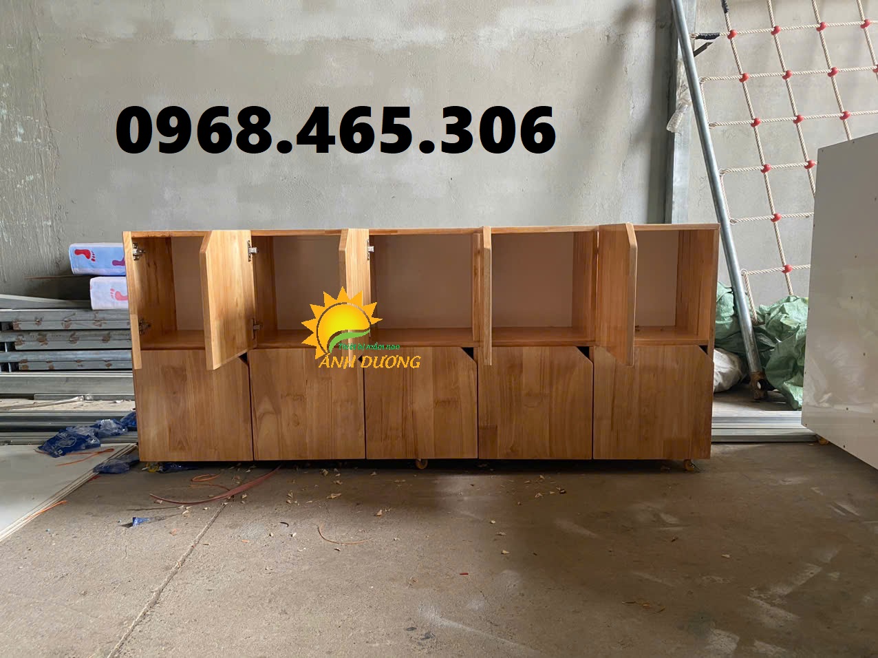 Tủ gỗ đựng chăn gối mầm non, tủ cặp dép trẻ em bằng gỗ